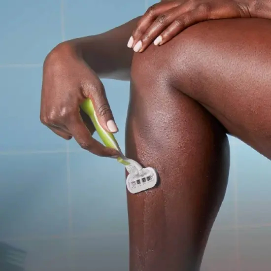 Venus Extra Smooth Women's Razor Blade Refills image {6}