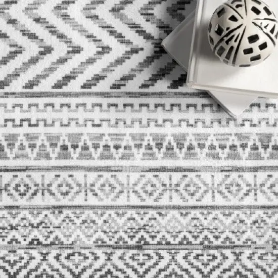 nuLOOM Kira Machine Washable Geometric Area Rug image {5}