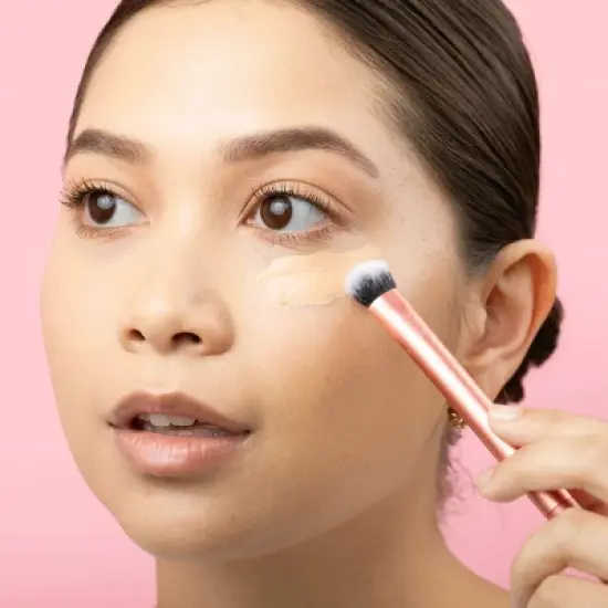 Real Techniques Expert Concealer Makeup Brush image {1}