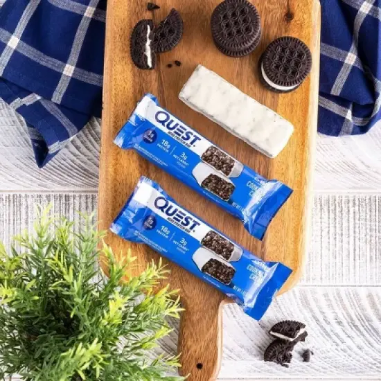 Quest Nutrition Hero Protein Bar - Crispy Cookies & Cream image {4}
