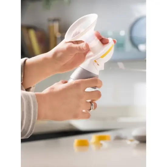 Medela Swing Maxi Double Electric Breast Pump image {5}