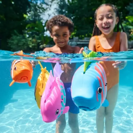 Swimways Rainbow Reef Fish, Guppie Goldberg: Dive Toy for Kids, Ages 5+ image {2}