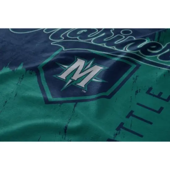 MLB Seattle Mariners Painted Plate Ultra Soft Blanket: Sports Team Logo Throw image {1}