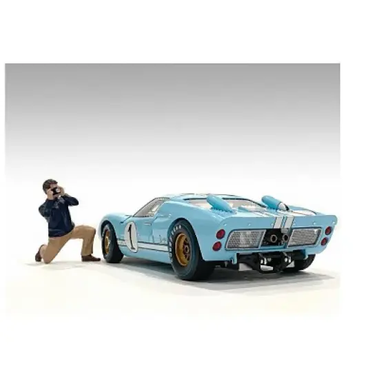 "Race Day 2" Figurine IV for 1/18 Scale Models by American Diorama image {1}