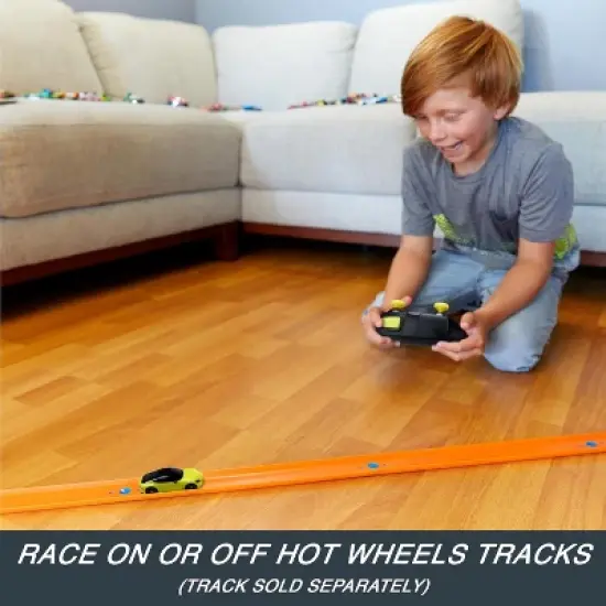 Hot Wheels 1:64 Scale Nissan Z, Battery-Powered RC Car for On- or Off-Track Play image {3}