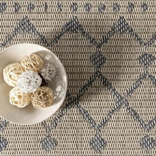 nuLOOM Reina Modern Trellis Indoor/Outdoor Area Rug image {5}