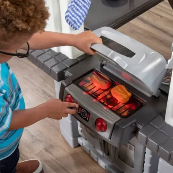 Step2 Grand Walk-in Classic Kitchen & Grill - 118pc image {7}