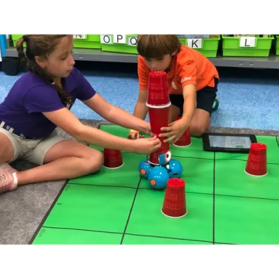 Geyer Instructional Wonder League Robotics Competition Green Screen Mat, 150cm x 240cm with 30cm Grid image {1}