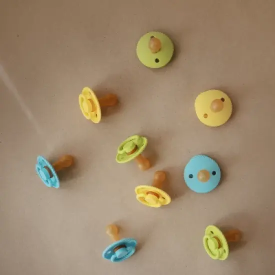 FRIGG Rope/Daisy Natural Rubber Pacifier (Sunflower/Fuchsia) 2-Pack (6-18 Months) image {5}