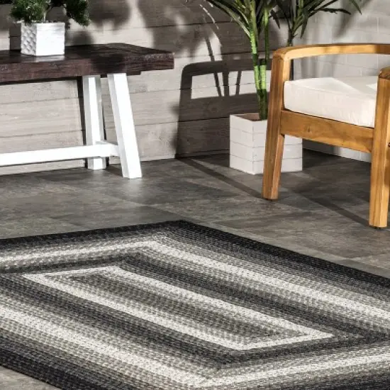 nuLOOM Gwyneth Braided Borders Indoor/Outdoor Patio Area Rug image {8}
