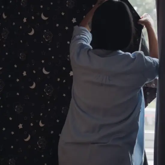 Tommee Tippee Sleep Tight Portable Baby Travel Blackout Blind - Medium image {1}