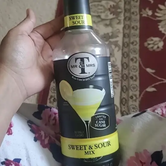 Mr & Mrs T Sweet & Sour Mix, 1L Bottle, 1 Pack &ndash; Premium Cocktail Mixer, Ready to Use image {2}