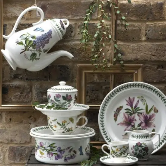 Portmeirion Botanic Garden 3.5" Scallop Ramekin (Set of 2) - Daisy Motif, Fine Porcelain Mini Bowls, Dishwasher, Microwave, Freezer, Oven Saf image {4}
