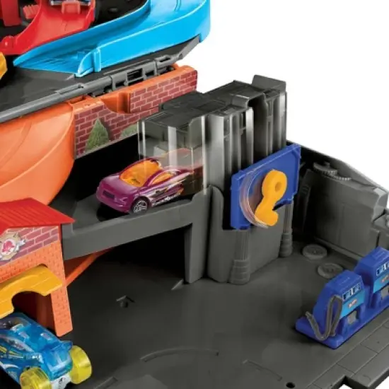 Hot Wheels Ultra Hots Sto & Go Trackset image {3}