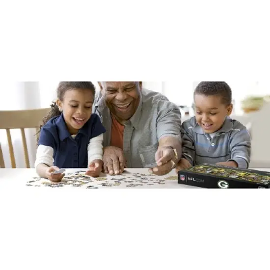 NFL Green Bay Packers Game Day in the Dog House Puzzle - 1000Pc image {1}