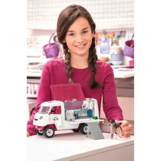 Schleich Mobile Vet image {1}