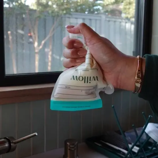 WILLOW Breast Milk Storage Bags - 100pk image {4}