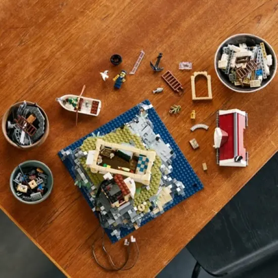 LEGO Ideas Motorized Lighthouse Model Building Kit 21335 image {4}