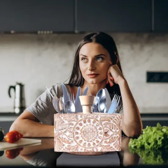 Mela Artisans Wooden Spinning Pen Holder (White) image {3}