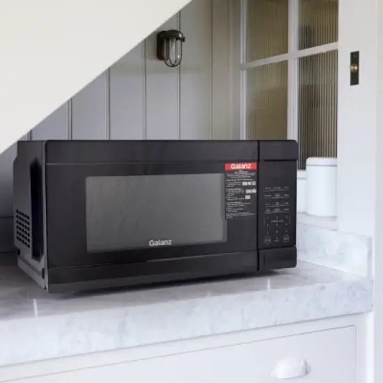 Galanz 1.1 Cu Ft. 1000 Watt Counter Top Microwave Oven in Black image {1}