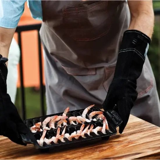 Cast Iron Shrimp Grill Pan - Outset image {2}