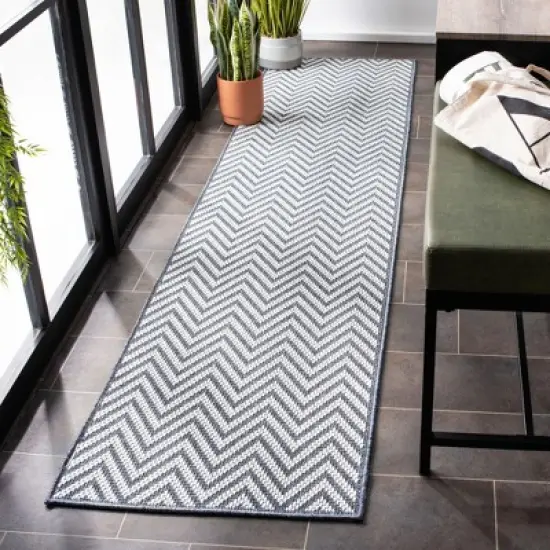 Bermuda BMU812 Power Loomed Indoor/Outdoor Area Rug  - Safavieh image {1}