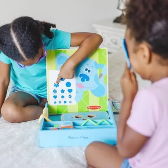 Melissa & Doug Blues Clues & You! Time for Glasses Eye Doctor Play Set image {8}