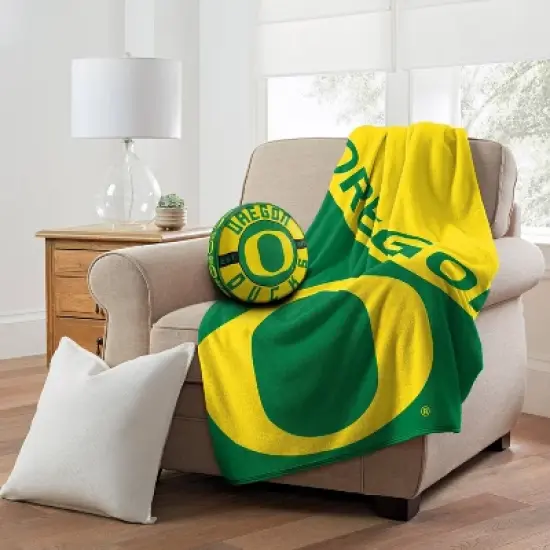 15" NCAA Oregon Ducks Cloud Pillow image {2}