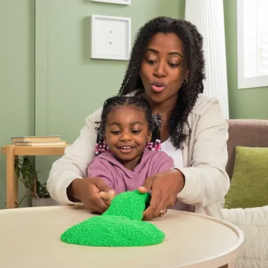 Kinetic Sand 2lb Green Play Sand image {1}