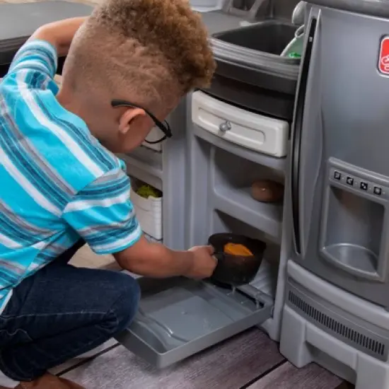 Step2 Grand Walk-in Classic Kitchen & Grill - 118pc image {4}