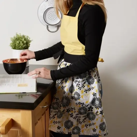 Design Imports  Printed Skirt Apron Snapdragon Daisy image {2}