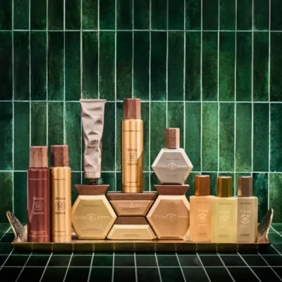 Blake Brown Classic Hairspray - Reliable Flexible Hold - Blackcurrant Vanille - Vanilla Floral Fragrance - 7.5fl oz image {8}