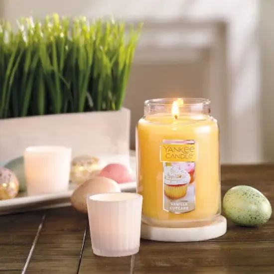 'Vanilla Cupcake' 22oz Original Large Jar - Yankee Candle image {4}