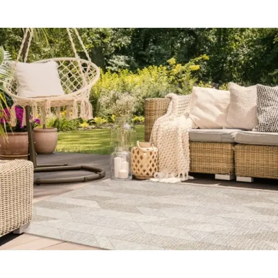 Liora Manne Orly Geometric Indoor/Outdoor Rug image {3}