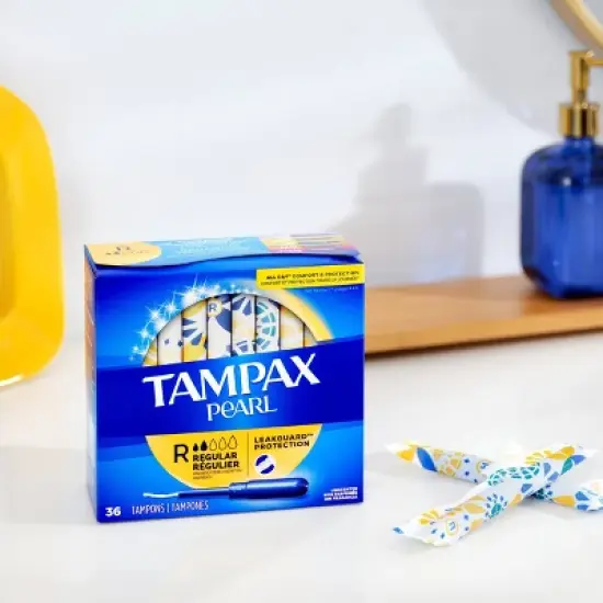 Tampax Pearl Tampons Trio Pack with Plastic Applicator and LeakGuard Braid - Light/Regular/Super Absorbency - Unscented image {2}