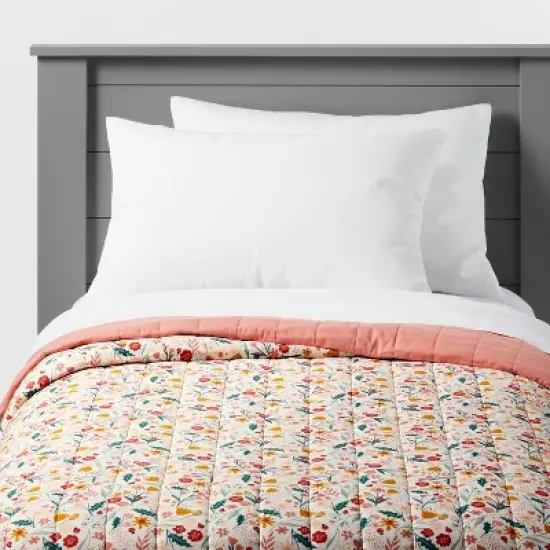 Garden Floral Cotton Kids' Quilt - Pillowfort&trade; image {6}