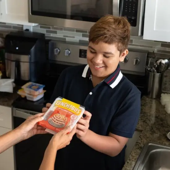 Lunchables Extra Cheesy Pizza - 10.6oz image {8}