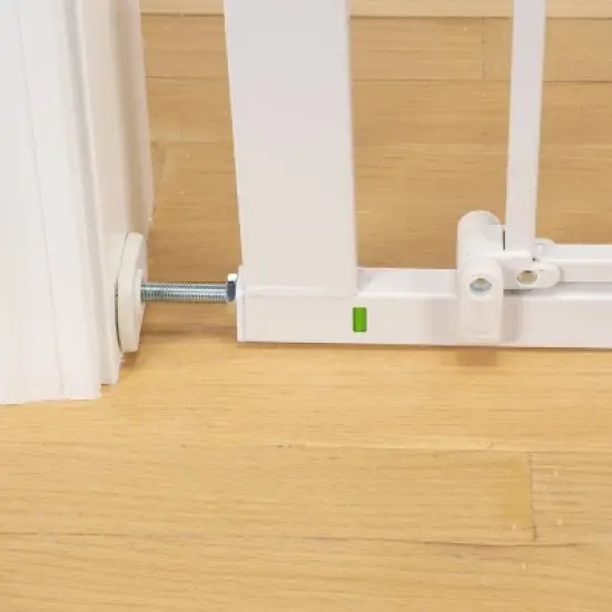 Safety 1st Pressure-Check Gate with SecureTech - White image {16}