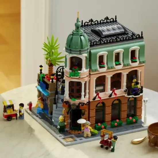 LEGO Icons Boutique Hotel Building Set 10297 image {5}