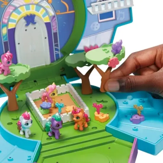 My Little Pony Mini World Magic Epic Mini Crystal Brighthouse Playset image {8}