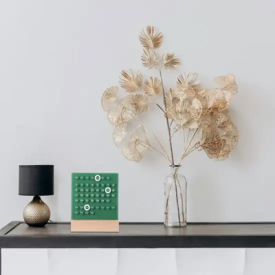 Unique Bargains Desktop Decoration Stand Wood Perpetual Calendar Green 5.3"x1.8"x7.1" image {3}