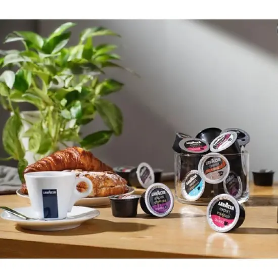 Lavazza Expert Espresso Decaf Capsules, Medium Roast, Arabica and Robusta Blend, Compatible with Lavazza Classy Machines (36 Capsules) image {4}