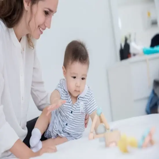 Plantoys| Triangle Clutching Toy - Pastel Series image {7}