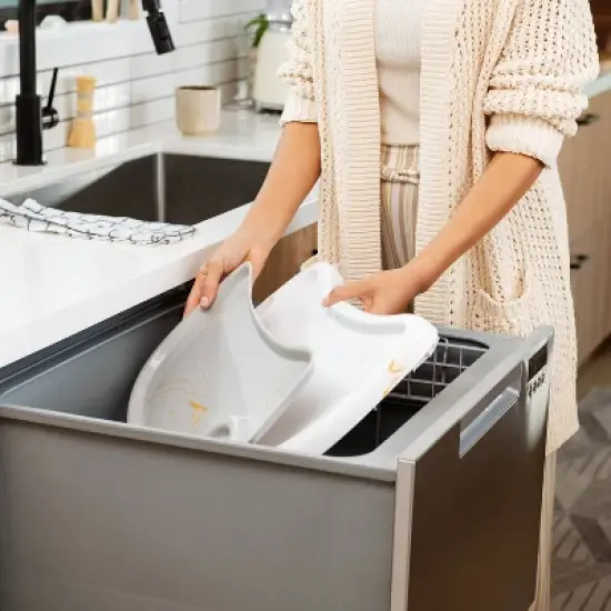 Munchkin Cloud Baby High Chair with 360&deg; Swivel - Clear image {6}