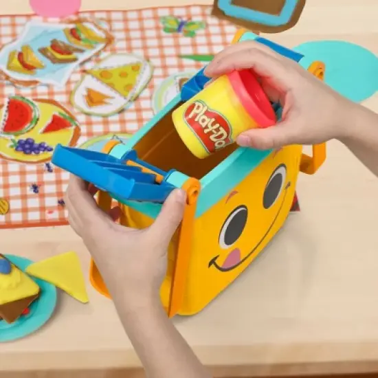 Play-Doh Picnic Shapes Starter Set image {5}