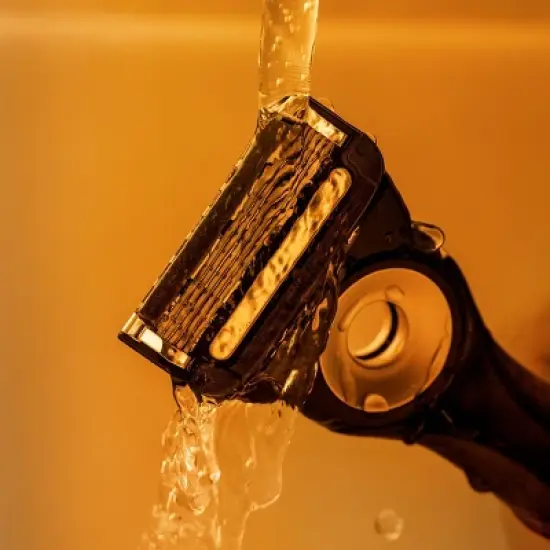 Gillette Labs Heated Razor with 2 Razor Blade Refills & Charging Dock Starter Kit - 4ct image {2}