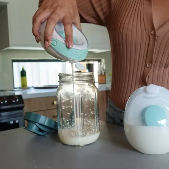 WILLOW Glass Breast Milk Pitcher image {2}