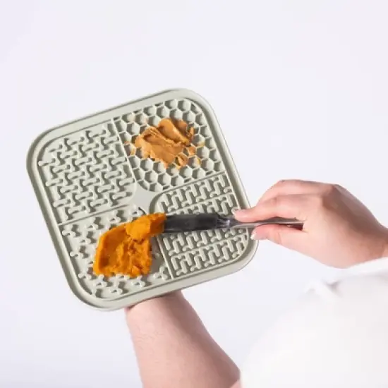 AWOO Silicone Smoosh Lick Mat Treat Dog Toy Dispenser image {9}