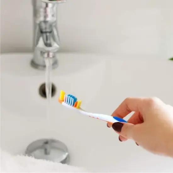 RM Oral Whitening Cavity Defense Toothbrushes Medium, 4 Ct image {1}