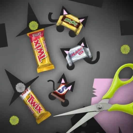 3 Musketeers, Snickers, Milky Way, & Twix, Halloween Candy Variety Pack - 61.85oz/225ct image {5}